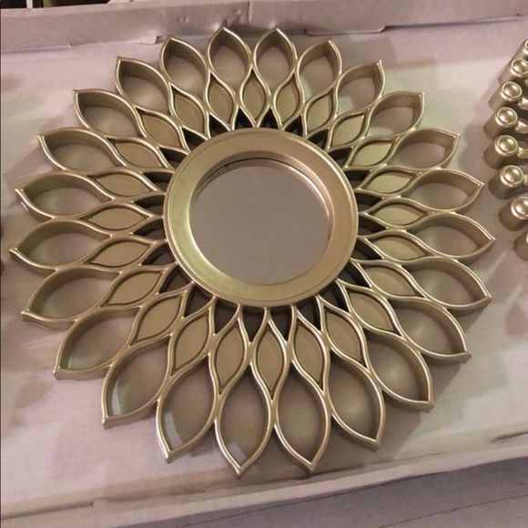 Mirrors - Picture 4 of 4